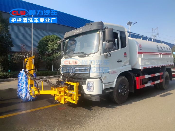 東風華神綠化噴灑車加裝城市護欄清機